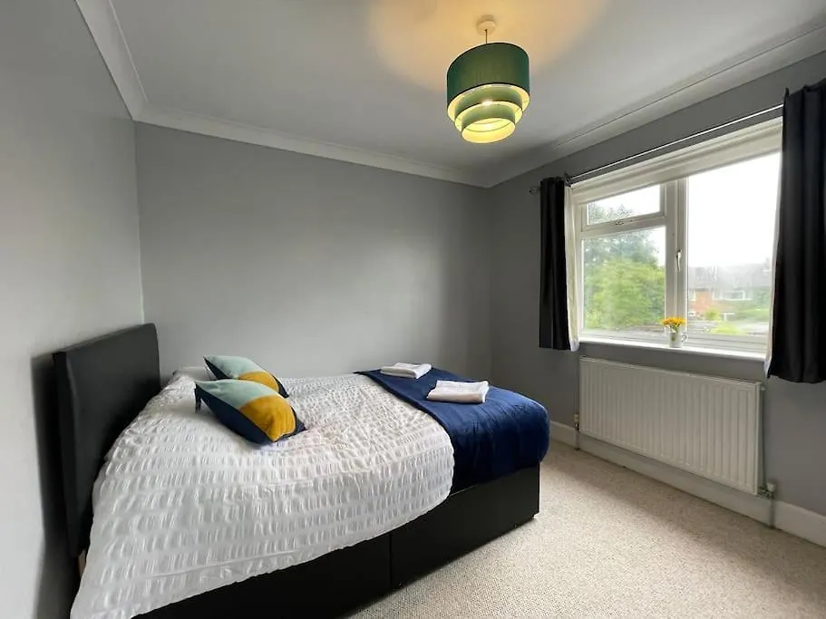 Holiday home Luxurious Detached Holiday House Free Parking Near Airport Town Centre Railway Station Luton
