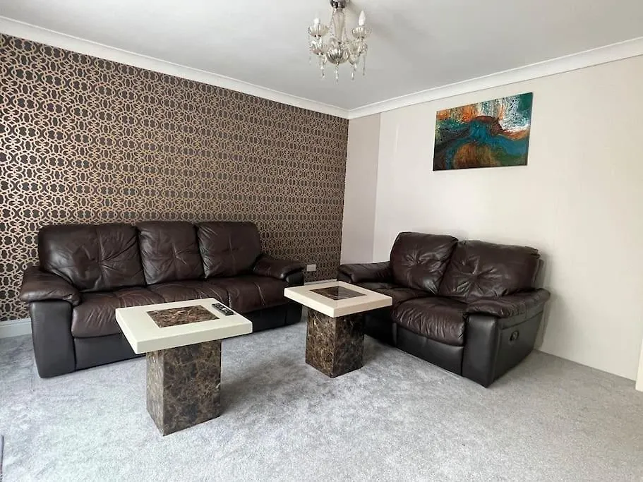 Holiday home Luxurious Detached Holiday House Free Parking Near Airport Town Centre Railway Station Luton  United Kingdom