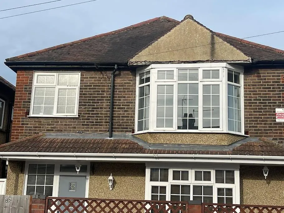 Luxurious Detached Holiday House Free Parking Near Airport Town Centre Railway Station Luton  0*, Luton (Bedfordshire)