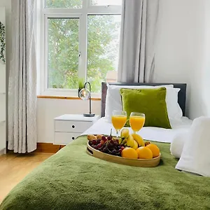 Holiday home Lovely 4 Bed, Family & Contractors Luton Airport & M1 By Properties2you, Luton (Bedfordshire)